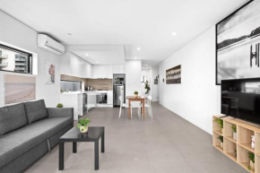 New Modern 2BR 2 baths Apt in Homebush Sleeps 6 2H26